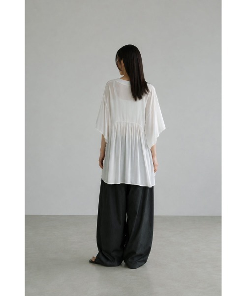 marjour(マージュール)の「AIRY CREPE OPEN TUNIC(シャツ/ブラウス・レディース・ブラック/オフホワイト・M)」の20枚目の写真