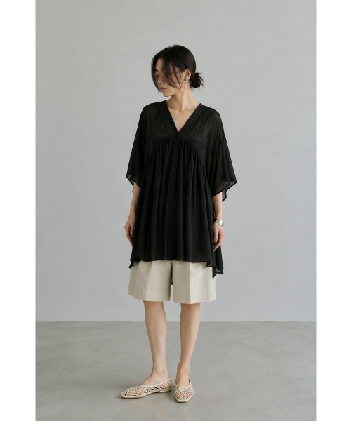 marjour(マージュール)の「AIRY CREPE OPEN TUNIC(シャツ/ブラウス・レディース・ブラック/オフホワイト・M)」の11枚目の写真