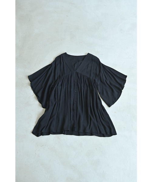 marjour(マージュール)の「AIRY CREPE OPEN TUNIC(シャツ/ブラウス・レディース・ブラック/オフホワイト・M)」の12枚目の写真