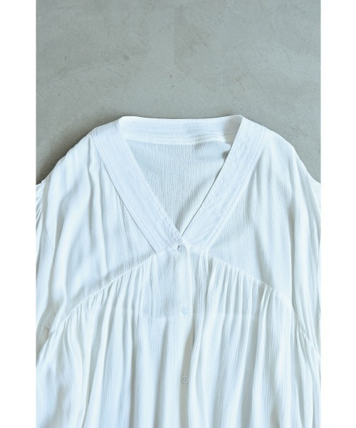 marjour(マージュール)の「AIRY CREPE OPEN TUNIC(シャツ/ブラウス・レディース・ブラック/オフホワイト・M)」の14枚目の写真