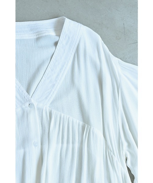 marjour(マージュール)の「AIRY CREPE OPEN TUNIC(シャツ/ブラウス・レディース・ブラック/オフホワイト・M)」の15枚目の写真