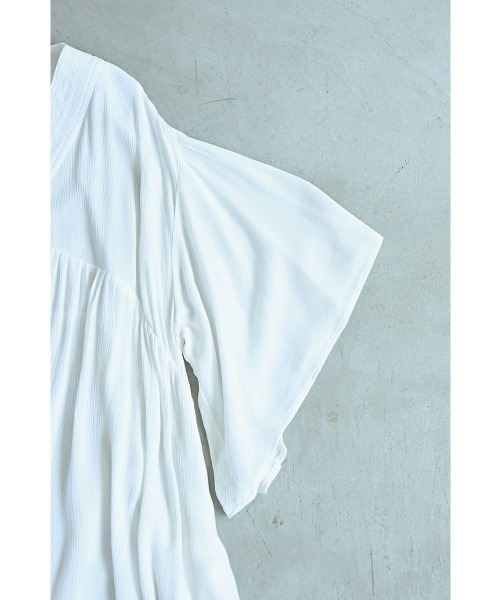 marjour(マージュール)の「AIRY CREPE OPEN TUNIC(シャツ/ブラウス・レディース・ブラック/オフホワイト・M)」の4枚目の写真