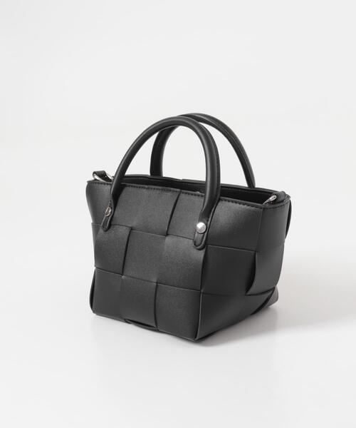 URBAN RESEARCH DOORS(アーバンリサーチドアーズ)の「編み込み2WAYバッグ | ミニバッグ/ハンドバッグ/ショルダーバッグ/(ハンドバッグ・レディース・ベージュ/ブラック・-)」の6枚目の写真