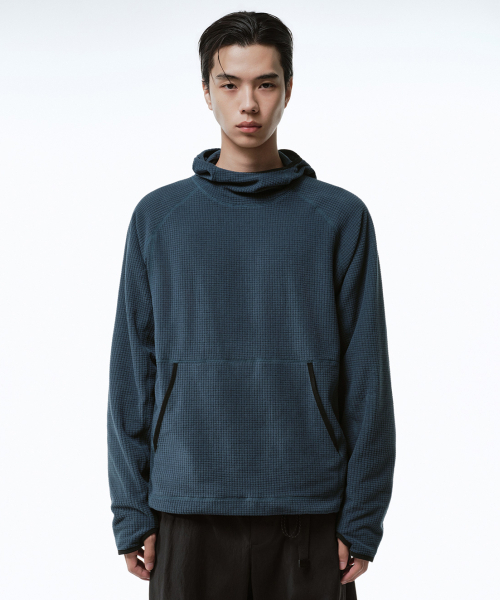 MUSINSA STANDARD（ムシンサスタンダード）の「[シティレジャー] グリッドポーラフリースフード付き長袖Tシャツ [ミッドナイトブルー]（その他アウター・メンズ・その他・SMALL/MEDIUM/LARGE/X-LARGE/2XL）」の2枚目の写真