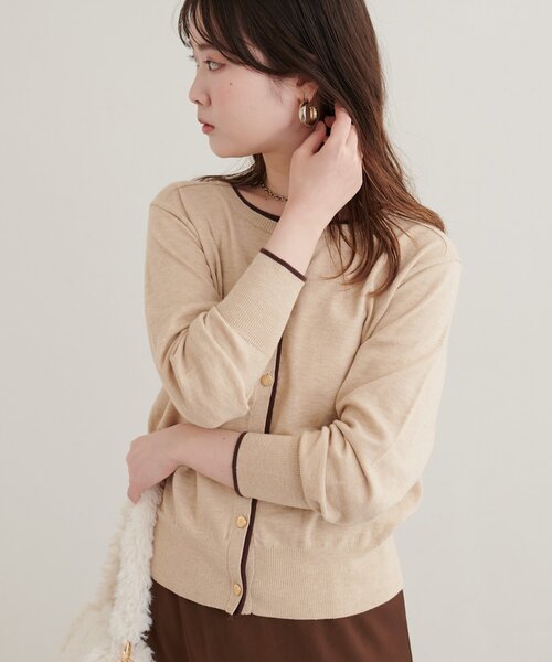 natural couture（ナチュラルクチュール）の「配色金ボタンもちもちカーディガン（カーディガン/ボレロ・レディース・オフホワイト/ネイビー/ブラウン/ベージュ/ブラック・FREE）」の4枚目の写真