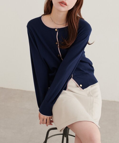 natural couture（ナチュラルクチュール）の「配色金ボタンもちもちカーディガン（カーディガン/ボレロ・レディース・オフホワイト/ネイビー/ブラウン/ベージュ/ブラック・FREE）」の5枚目の写真