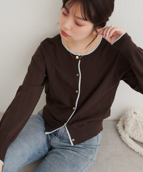 natural couture（ナチュラルクチュール）の「配色金ボタンもちもちカーディガン（カーディガン/ボレロ・レディース・オフホワイト/ネイビー/ブラウン/ベージュ/ブラック・FREE）」の3枚目の写真
