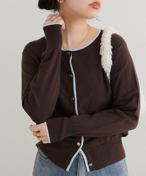 natural couture（ナチュラルクチュール）の「配色金ボタンもちもちカーディガン（カーディガン/ボレロ・レディース・オフホワイト/ネイビー/ブラウン/ベージュ/ブラック・FREE）」の10枚目の写真