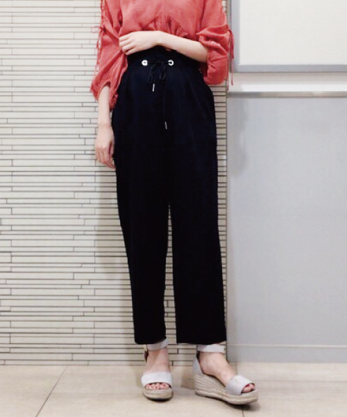 mysty woman（ミスティウーマン）の「ツイルドロストデザインテーパードパンツ（その他パンツ・レディース・ブラック/カーキ/オフホワイト/イエロー・FREE）」の3枚目の写真