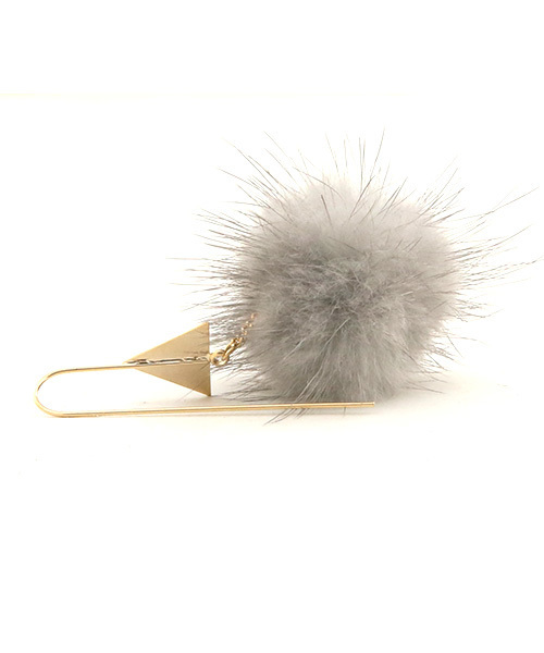 Luz Llena（ラズレナ）の「ミンクファーアシンメトリーピアス（ピアス（両耳用）・レディース・グレー/ベージュ・ﾌﾘ-）」の10枚目の写真