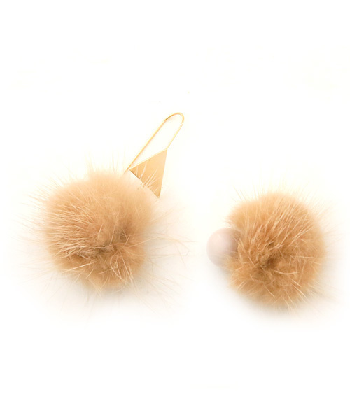 Luz Llena（ラズレナ）の「ミンクファーアシンメトリーピアス（ピアス（両耳用）・レディース・グレー/ベージュ・ﾌﾘ-）」の6枚目の写真