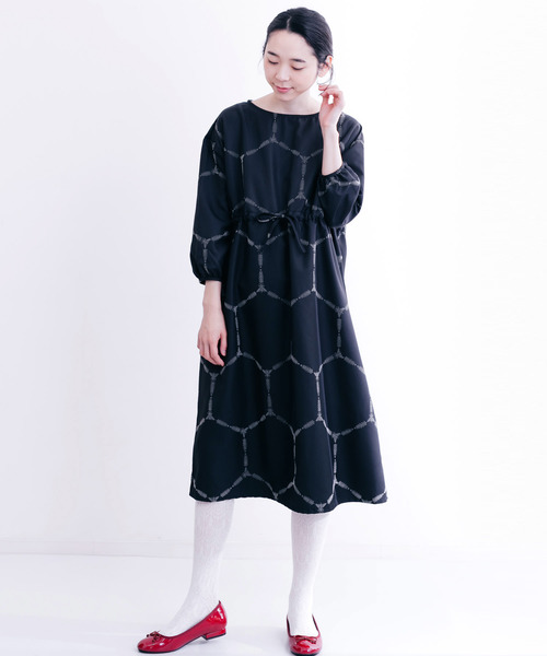 merlot plus（メルロープリュス）の「ハチチェック柄ワンピース2486（ワンピース・レディース・ブラック/ワイン・FREE）」の9枚目の写真