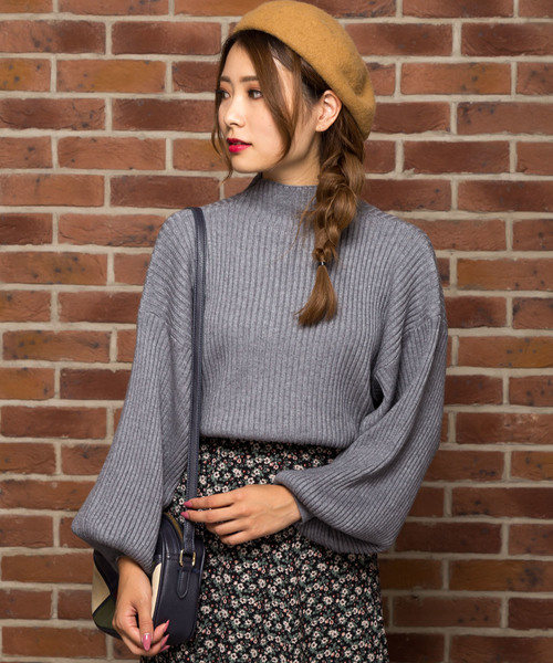 SpRay（スプレイ）の「【WEB限定】ボリューム袖ボトルネックニット（ニット/セーター・レディース・ブラック/ブラウン/グレー/オフホワイト/グリーン/マスタード/キャメル/ワイン・FREE）」の4枚目の写真