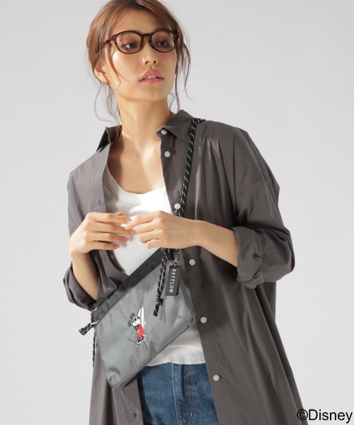 BAYFLOW(ベイフロー)の「【Disney(ディズニー)】サコッシュバッグ(ボディバッグ/ウエストポーチ・レディース・チャコール/アイボリー・FREE)」の16枚目の写真