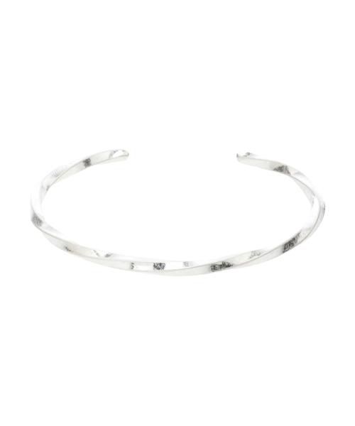 YECCA VECCA（イェッカヴェッカ）の「・ツイストバングル（バングル/リストバンド・レディース・シルバー/ゴールド・FREE）」の3枚目の写真