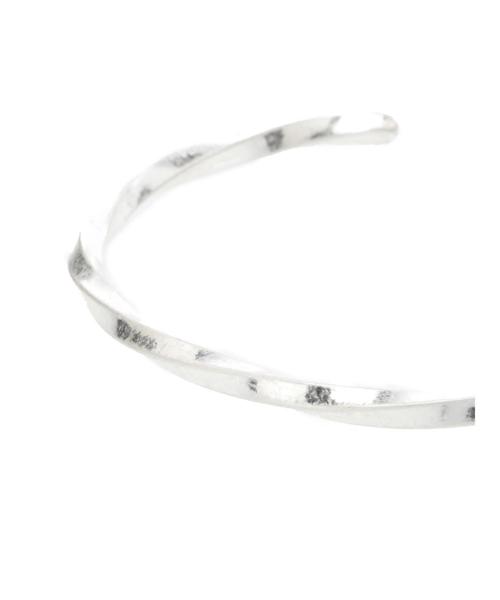 YECCA VECCA（イェッカヴェッカ）の「・ツイストバングル（バングル/リストバンド・レディース・シルバー/ゴールド・FREE）」の4枚目の写真