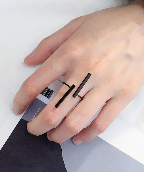 Fun & Daily（ファンアンドデイリー）の「F&D : ラインリング（リング・レディース・ブラック/シルバー/ゴールド・FREE）」の2枚目の写真