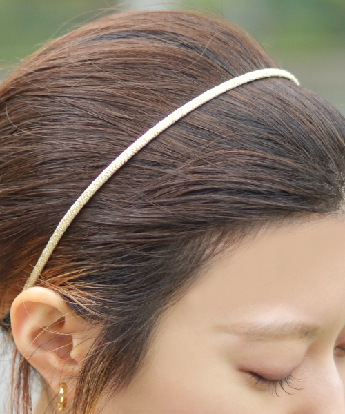 Fun & Daily（ファンアンドデイリー）の「F&D : ナローラメカチューシャ（カチューシャ・レディース・ゴールド/シルバー/ネイビー/ブラック・FREE）」の7枚目の写真