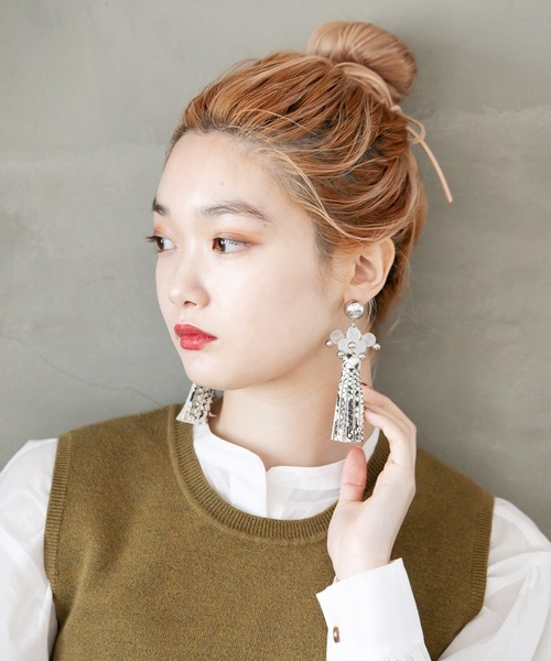 BOEMY(ボエミー)の「つぶつぶビーズ レザーロングタッセルピアス(ピアス(両耳用)・レディース・パイソン・FREE)」の6枚目の写真