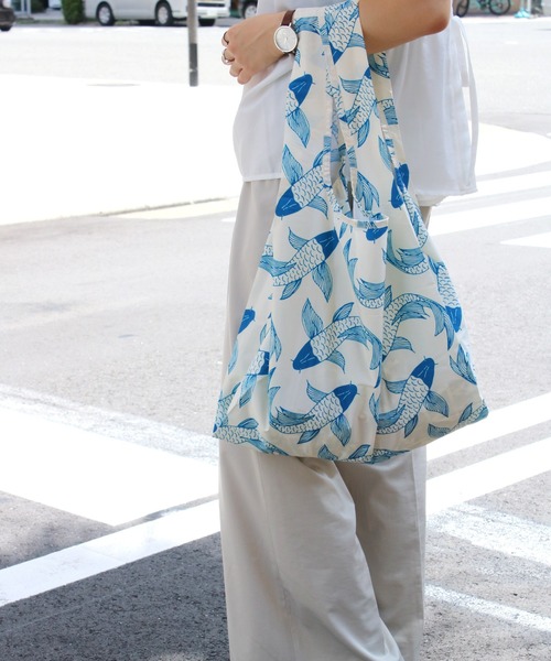 KIND BAG（カインドバッグ）の「〈KIND BAG/カインドバッグ〉プラスチック再生エコバッグ（エコバッグ/サブバッグ・レディース・ベビーピンク/ライトパープル/ブラック×ホワイト/グリーン/ブラック/ホワイト×ブルー/チェック/ピンク/グレー/ライトブルー/ストライプ/カラフル/ネイビー/ベージュ/その他/ブラック×ピンク/ターコイズブルー/ブラック×グレー/マルチ/グレー×ピンク/ブルー/ライラック/ブルー系その他/ピンク系その他/ピンクベージュ/ライトブラウン/イエロー/ダークグリーン/コーラル/パープル/ロイヤルブルー/ブルーグリーン/トリコロール/グリーン×ピンク/チェリーピンク/グリーン×オレンジ/ブルー系その他2・ONE SIZE）」の10枚目の写真