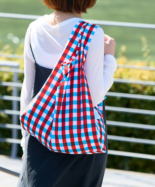 KIND BAG(カインドバッグ)の「〈KIND BAG/カインドバッグ〉プラスチック再生エコバッグ(エコバッグ/サブバッグ)」|トリコロール
