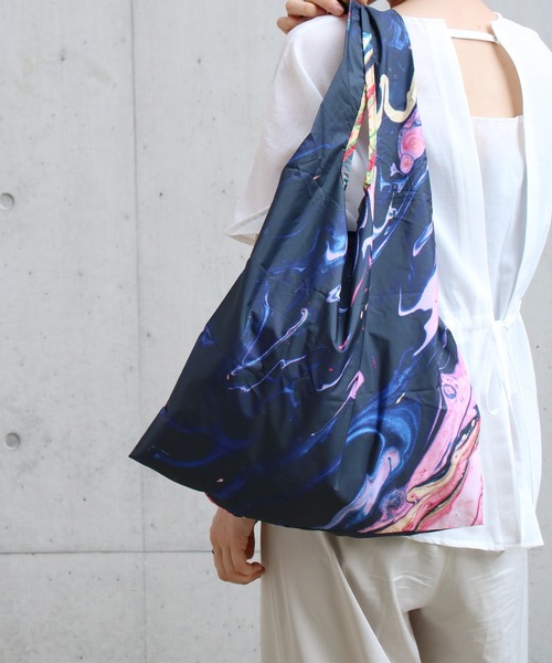 KIND BAG（カインドバッグ）の「〈KIND BAG/カインドバッグ〉プラスチック再生エコバッグ（エコバッグ/サブバッグ・レディース・ベビーピンク/ライトパープル/ブラック×ホワイト/グリーン/ブラック/ホワイト×ブルー/チェック/ピンク/グレー/ライトブルー/ストライプ/カラフル/ネイビー/ベージュ/その他/ブラック×ピンク/ターコイズブルー/ブラック×グレー/マルチ/グレー×ピンク/ブルー/ライラック/ブルー系その他/ピンク系その他/ピンクベージュ/ライトブラウン/イエロー/ダークグリーン/コーラル/パープル/ロイヤルブルー/ブルーグリーン/トリコロール/グリーン×ピンク/チェリーピンク/グリーン×オレンジ/ブルー系その他2・ONE SIZE）」の6枚目の写真