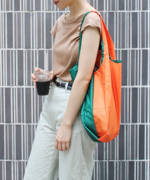 KIND BAG(カインドバッグ)の「〈KIND BAG/カインドバッグ〉プラスチック再生エコバッグ(エコバッグ/サブバッグ)」|グリーン×オレンジ