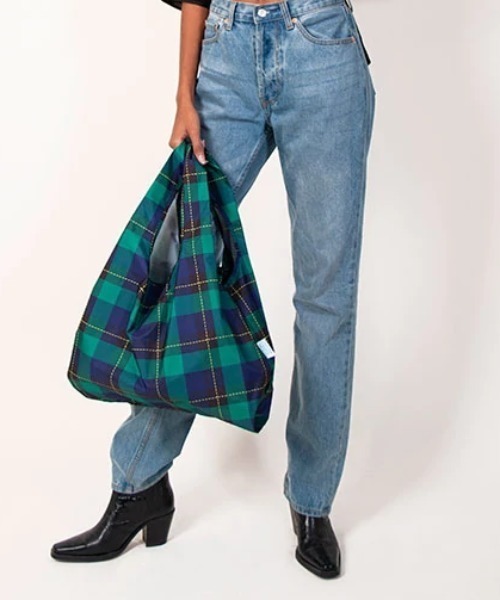 KIND BAG(カインドバッグ)の「〈KIND BAG/カインドバッグ〉プラスチック再生エコバッグ(エコバッグ/サブバッグ)」|ダークグリーン