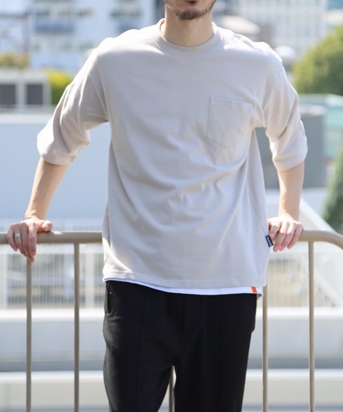 OUTDOOR PRODUCTS(アウトドアプロダクツ)の「【OUTDOOR PRODUCTS/アウトドアプロダクツ】肉厚でヘタらないヘビロテ確実Tシャツ ボックスシルエット ユニセックスサイジング ポケット付き ヘビーウェイト5分袖Tシャツカットソー(Tシャツ/カットソー・メンズ・チャコールグレー/ブルー系その他/ダークベージュ/アイボリー/ブラウン・SMALL/MEDIUM/LARGE/X-LARGE)」の1枚目の写真