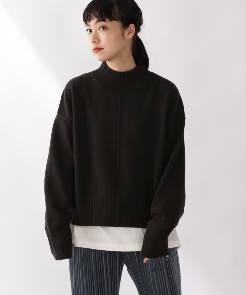 LOWRYS FARM(ローリーズファーム)の「ショートハイネックプルオーバーLS 920957(ニット/セーター・レディース・ブラック/グレー/グリーン/アイボリー/イエロー/ライトグリーン・FREE)」の2枚目の写真