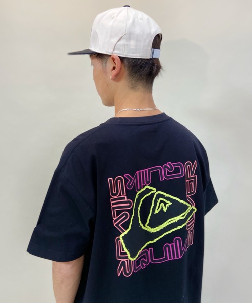 Quiksilver(クイックシルバー)の「QUIKSILVER/クイックシルバー バックプリントTシャツ QST211037(Tシャツ/カットソー・メンズ・ブラック/ホワイト・M/L)」の1枚目の写真