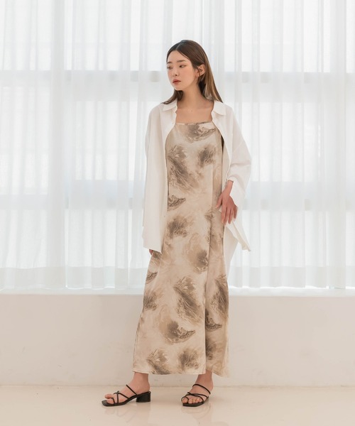 UNE MANSION（ユヌマンション）の「タイダイ柄キャミロングワンピース（シャツワンピース・レディース・ベージュ/グレー・FREE）」の4枚目の写真