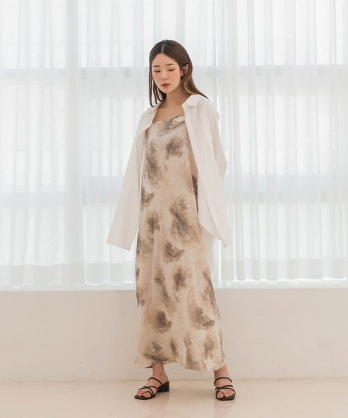 UNE MANSION（ユヌマンション）の「タイダイ柄キャミロングワンピース（シャツワンピース・レディース・ベージュ/グレー・FREE）」の5枚目の写真
