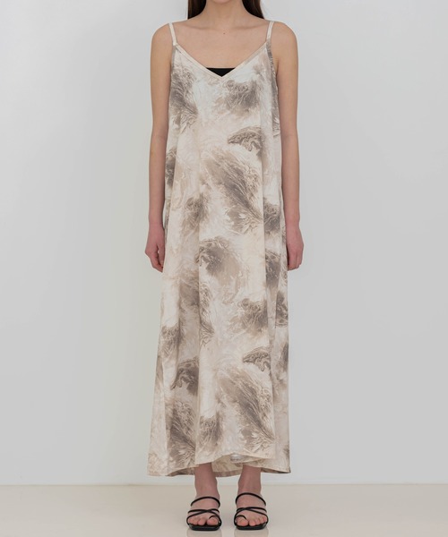 UNE MANSION（ユヌマンション）の「タイダイ柄キャミロングワンピース（シャツワンピース・レディース・ベージュ/グレー・FREE）」の22枚目の写真
