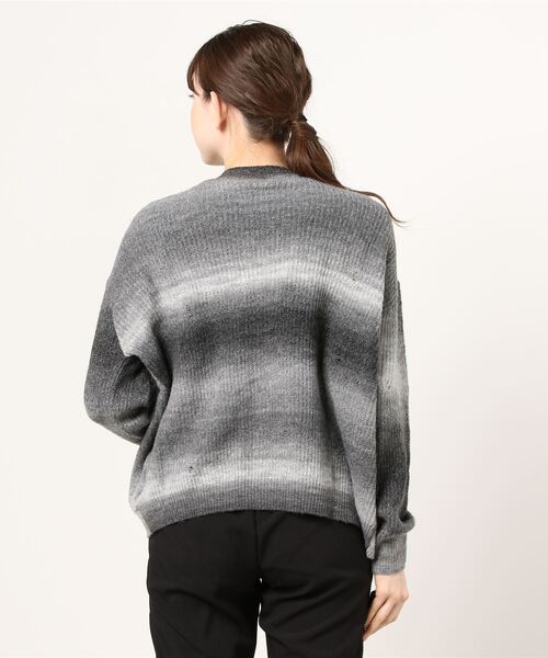 Figments(フィグメンツ)の「グラデーションカーディガン(カーディガン/ボレロ・レディース・パープル/グレー・FREE)」の5枚目の写真