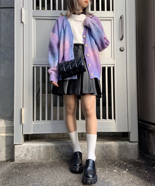 Figments(フィグメンツ)の「グラデーションカーディガン(カーディガン/ボレロ・レディース・パープル/グレー・FREE)」の3枚目の写真