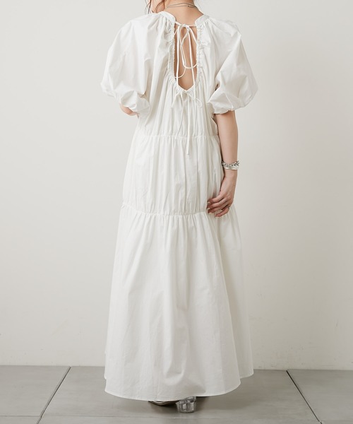 Chico（チコ）の「バックデザインティアードロングワンピース（ワンピース・レディース・ホワイト/ブラック/パープル・FREE）」の5枚目の写真