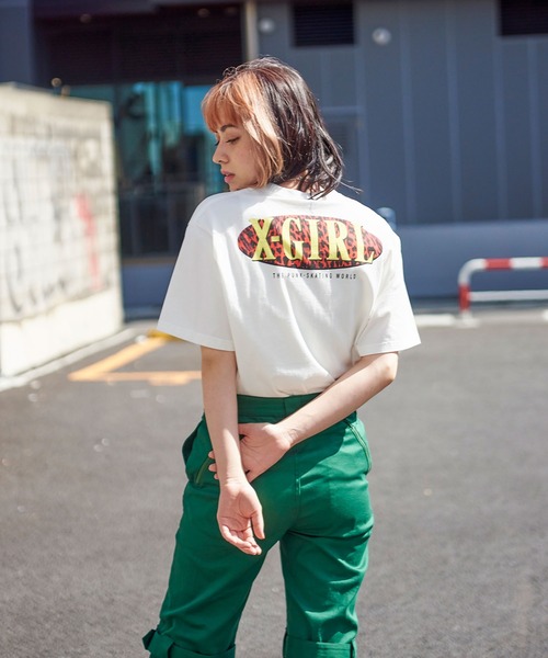X-girl（エックスガール）の「LEOPARD OVAL LOGO S/S TEE（Tシャツ/カットソー・レディース・ブラック/ライトパープル/ホワイト/ベージュ・M/S/XL/L）」の2枚目の写真