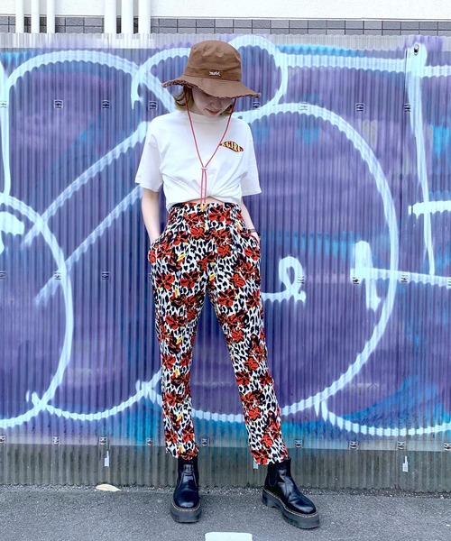 X-girl（エックスガール）の「LEOPARD OVAL LOGO S/S TEE（Tシャツ/カットソー・レディース・ブラック/ライトパープル/ホワイト/ベージュ・M/S/XL/L）」の21枚目の写真