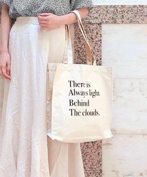 ehka sopo(エヘカソポ)の「キャンバスロゴスクエアトートバッグ(トートバッグ・レディース・ラベンダー/キナリ/キャメル・フリ-)」の2枚目の写真