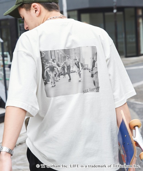 LIFE（ライフ）の「LIFE/ライフ 別注コラボ オーバーサイズ アソートフォトプリント半袖カットソー（Tシャツ/カットソー・メンズ・ホワイト系その他3/ブラック系その他2/ブラック系その他3/ブラック系その他/ホワイト系その他2/ホワイト系その他・M/L）」の3枚目の写真