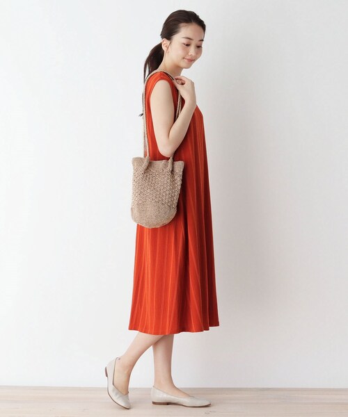 pink adobe(ピンクアドベ)の「◆つまみショルダーニットバッグ(ショルダーバッグ・レディース・ブラック/グレー/シルバー/グリーン/アイボリー/ブロンズ・00)」の12枚目の写真