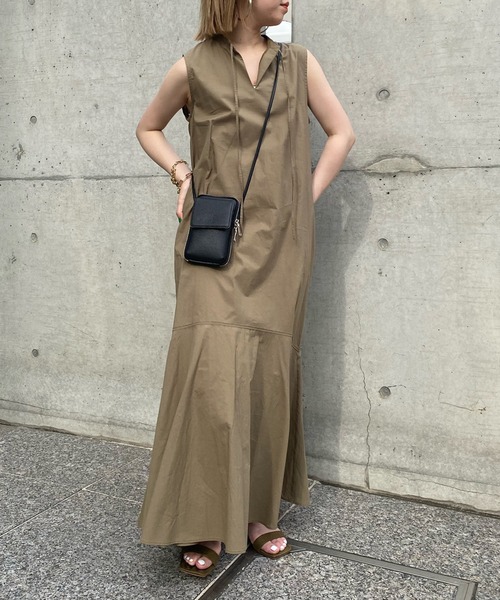 DouDou(ドゥドゥ)の「【WEB限定】裾フレアマキシワンピース(ワンピース・レディース・ブラック/オフホワイト/カーキ・FREE)」の14枚目の写真