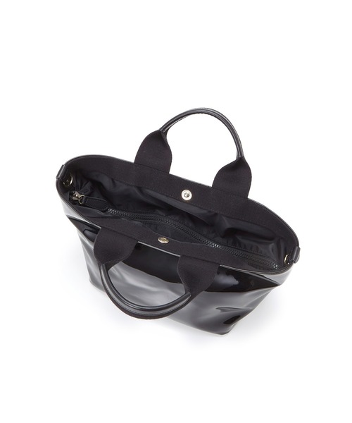 TOPKAPI（トプカピ）の「エナメル ミニトートバッグ GEL ジェル プレーン M（トートバッグ・レディース・ブラック/ライトベージュ・FREE）」の4枚目の写真