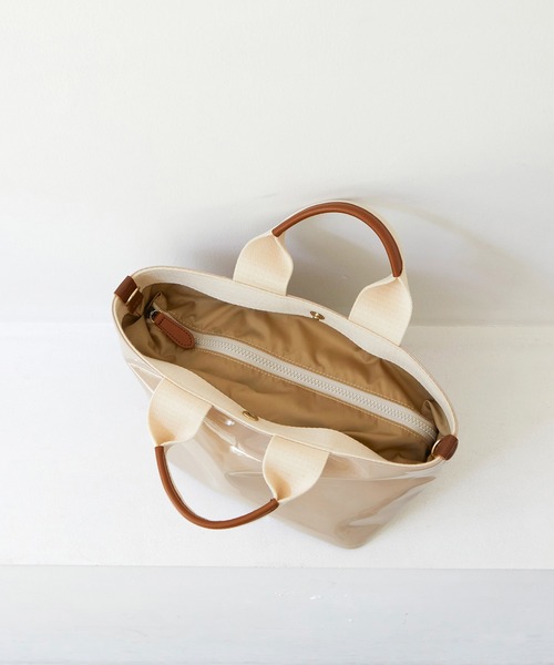 TOPKAPI（トプカピ）の「エナメル ミニトートバッグ GEL ジェル プレーン M（トートバッグ・レディース・ブラック/ライトベージュ・FREE）」の13枚目の写真