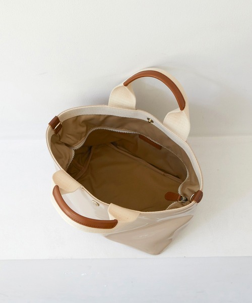 TOPKAPI（トプカピ）の「エナメル ミニトートバッグ GEL ジェル プレーン M（トートバッグ・レディース・ブラック/ライトベージュ・FREE）」の14枚目の写真