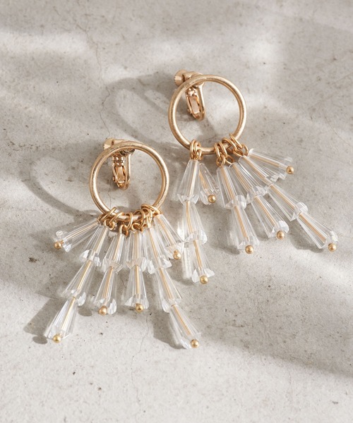 earth music&ecology(アースミュージックアンドエコロジー)の「トライアングルビーズイヤリング *(イヤリング・レディース・シルバー/ゴールド・FREE)」の2枚目の写真