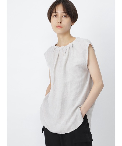 human woman(ヒューマンウーマン)の「ノースリーブギャザーブラウス(シャツ/ブラウス・レディース・ホワイト系その他/ベージュ系その他・MEDIUM)」の1枚目の写真