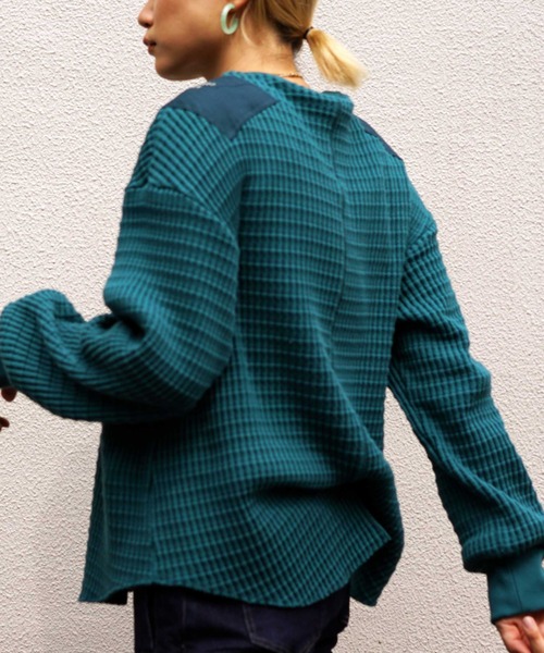 AVIREX（アヴィレックス）の「ビッグワッフル コンビプルオーバー/ BIG WAFFLE COMBI PULLOVER（Tシャツ/カットソー・レディース・オフホワイト/ブラウン/ブルー/マスタード・FREE）」の9枚目の写真