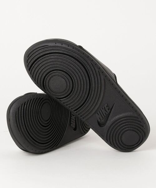 NIKE（ナイキ）の「NIKE/ナイキ WSオフコートスライド（サンダル・レディース・ブラック・24cm/23cm/25cm/22cm）」の2枚目の写真